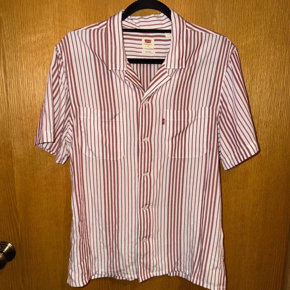 Levi's Button Up Shirt Mens Small Red White Striped RelaxedCollar Short Slv